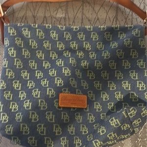 Purse very nice very good condition, like new